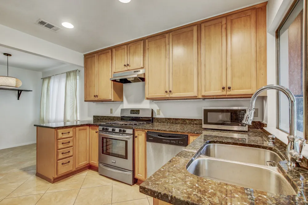 9913 Oak Hollow Drive Austin, TX 78758