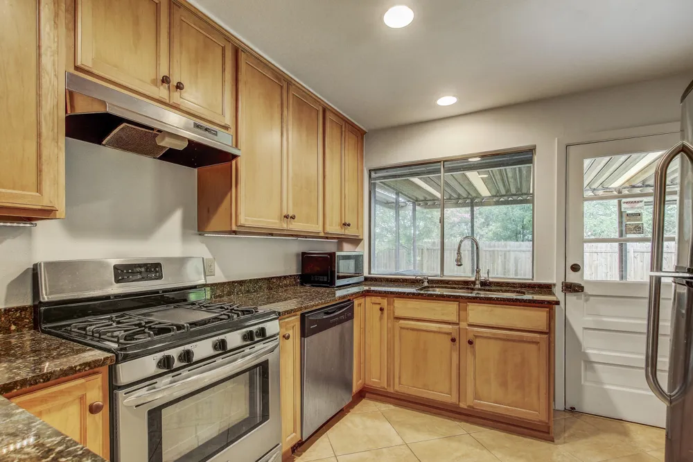 9913 Oak Hollow Drive Austin, TX 78758