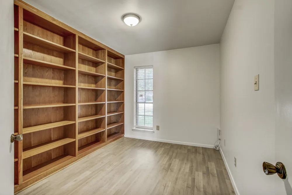 9913 Oak Hollow Drive Austin, TX 78758