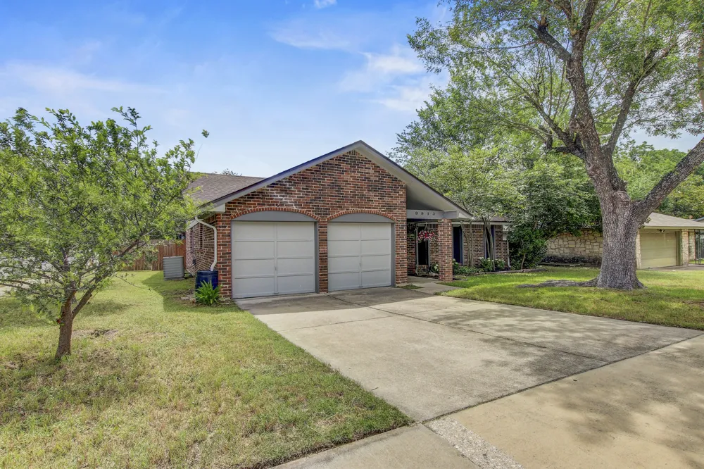 9913 Oak Hollow Drive Austin, TX 78758