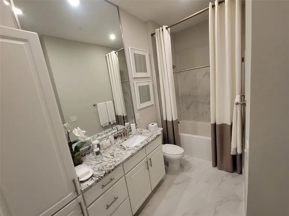 2111 Austin Street #241 Houston, TX 77002