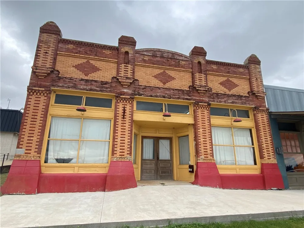 202 Commerce Street Coupland, TX 78615