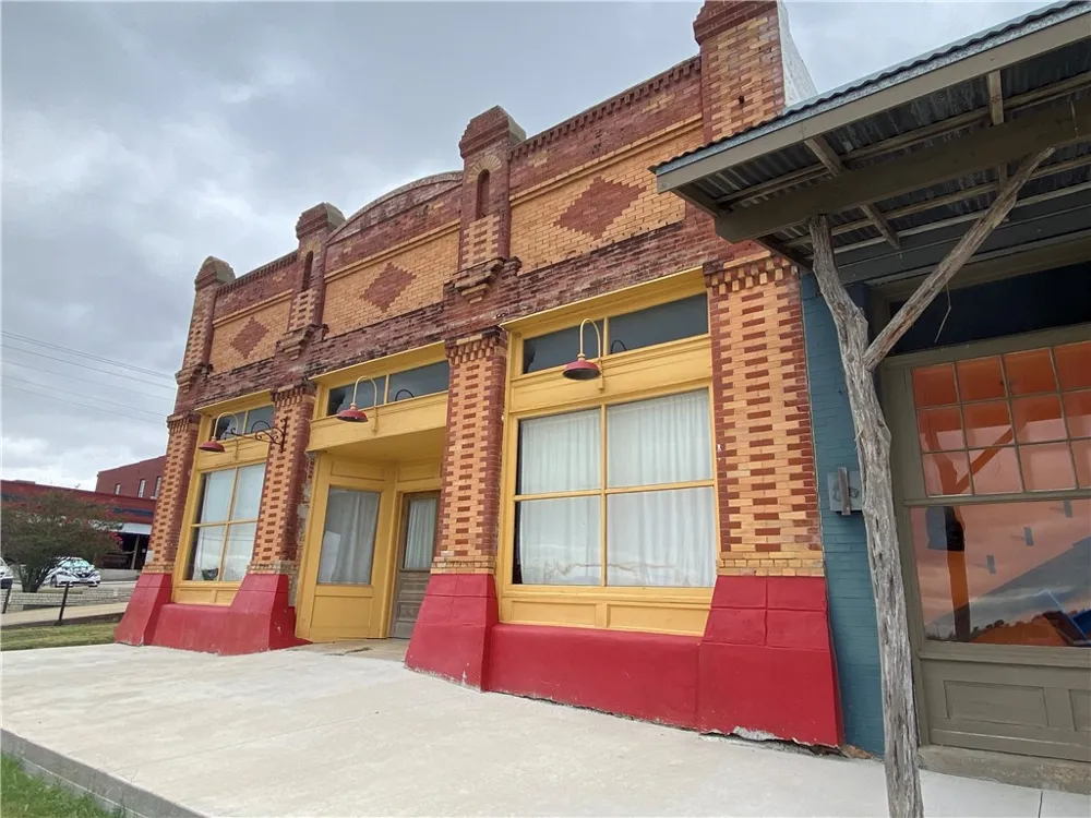 202 Commerce Street Coupland, TX 78615