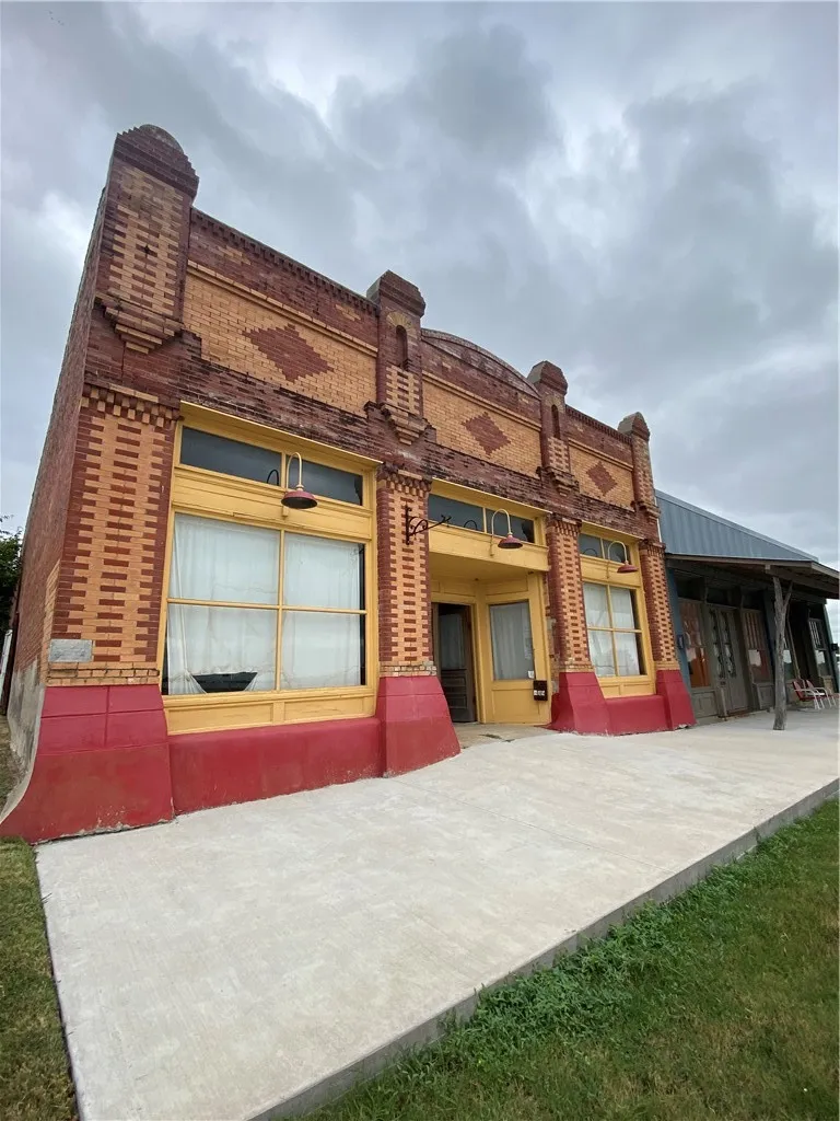 202 Commerce Street Coupland, TX 78615