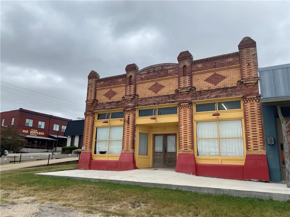 202 Commerce Street Coupland, TX 78615