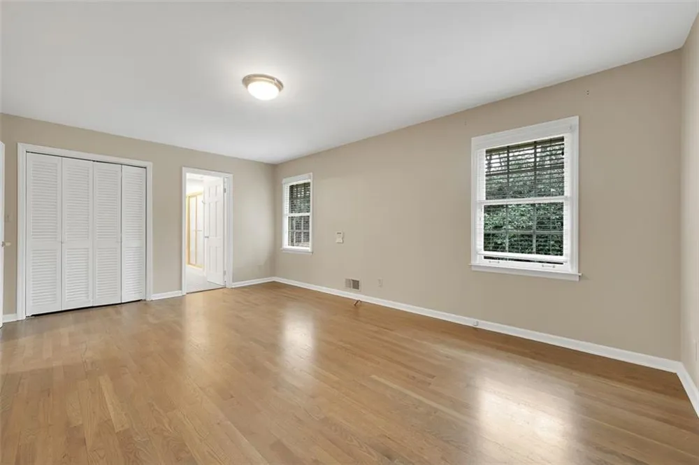 4517 E KINGS POINT CIRCLE Dunwoody, GA 30338