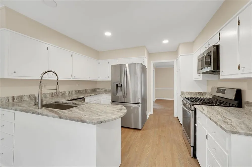4517 E KINGS POINT CIRCLE Dunwoody, GA 30338