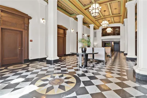 835 Locust #212