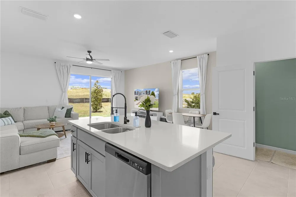 7771 WATERSCAPE Groveland, FL 34736