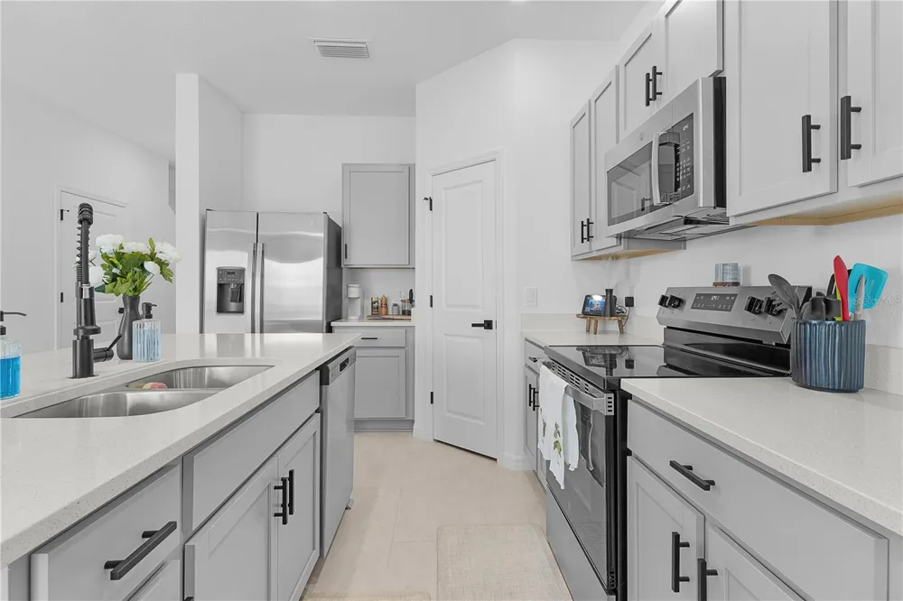 7771 WATERSCAPE Groveland, FL 34736