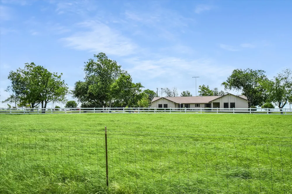 7 Brenda Lane Round Rock, TX 78665