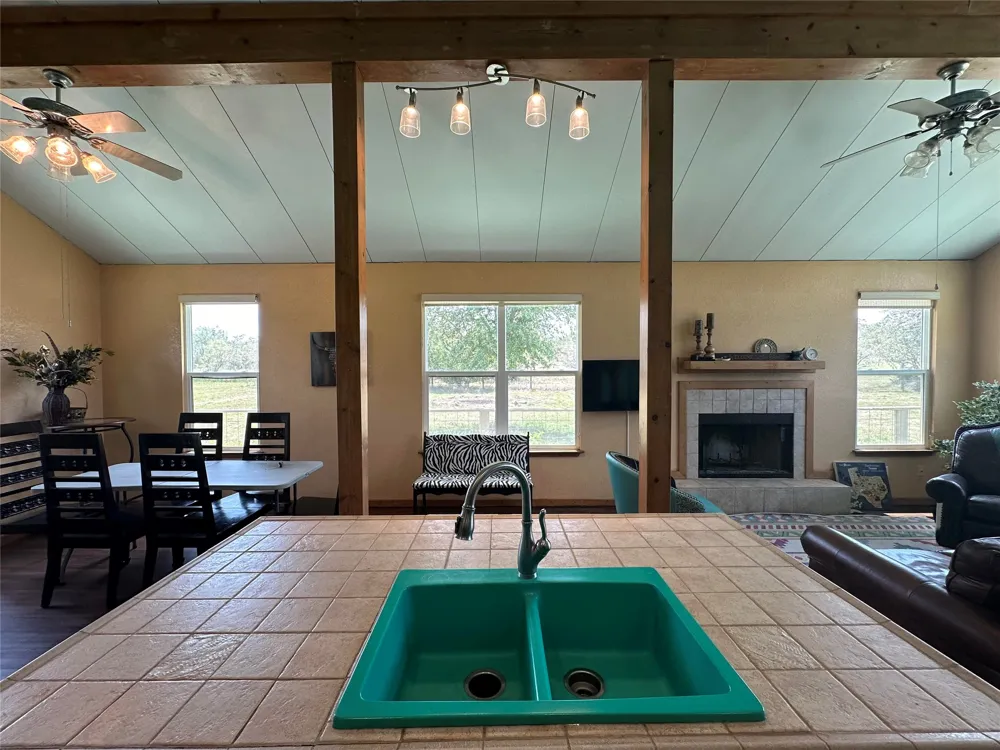332 Turkey Dr Road Dripping Springs, TX 78620