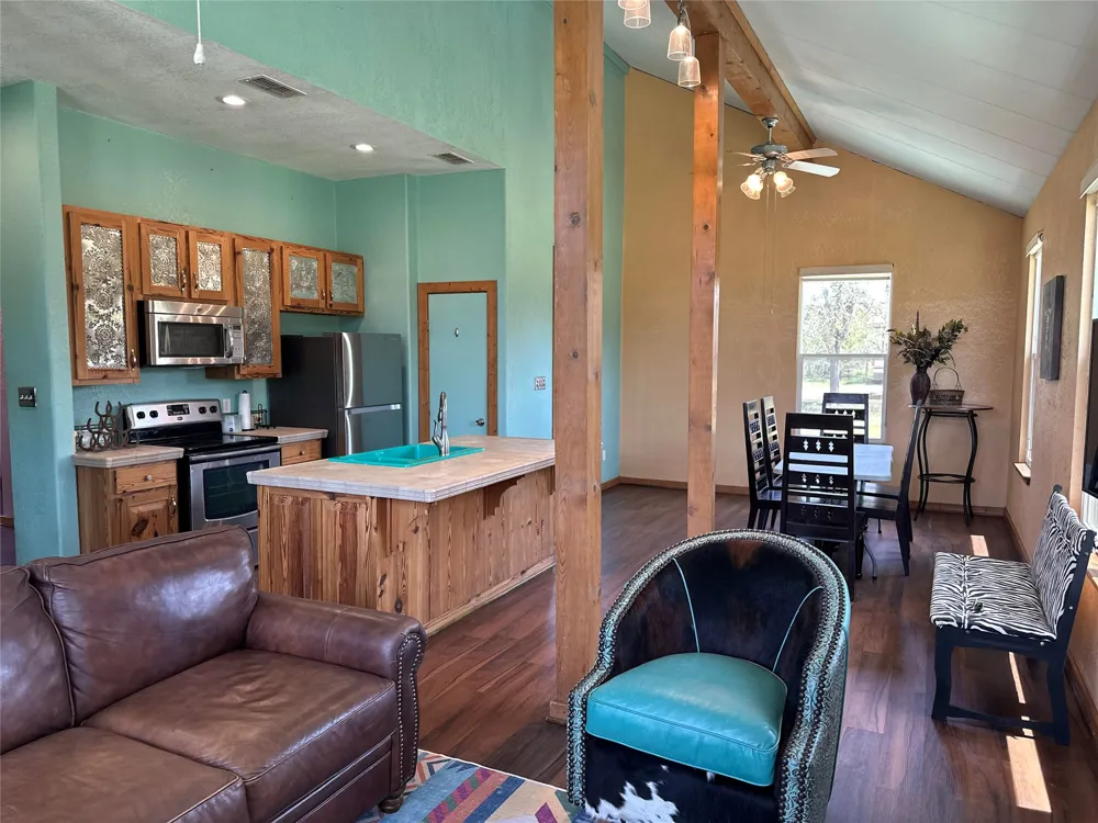 332 Turkey Dr Road Dripping Springs, TX 78620