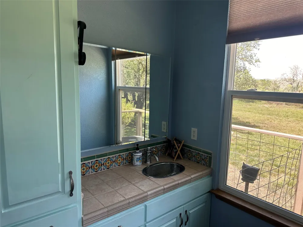 332 Turkey Dr Road Dripping Springs, TX 78620
