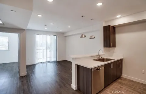 6015 Woodman Avenue #201