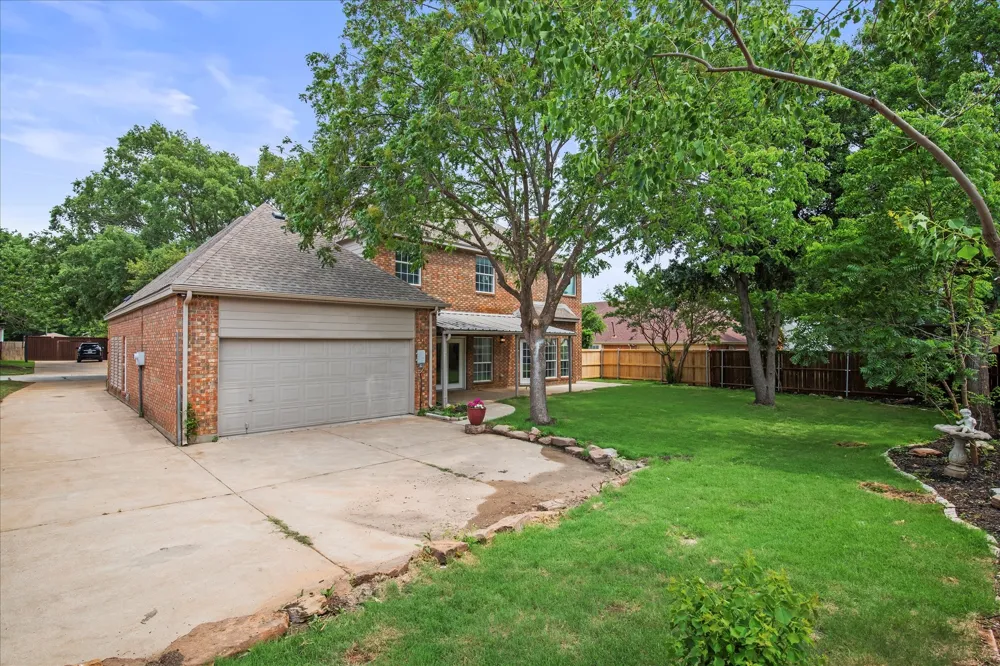 634 Meadowcrest Drive Highland Village, TX 75077