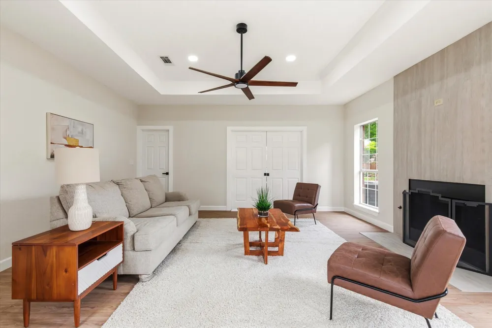 634 Meadowcrest Drive Highland Village, TX 75077