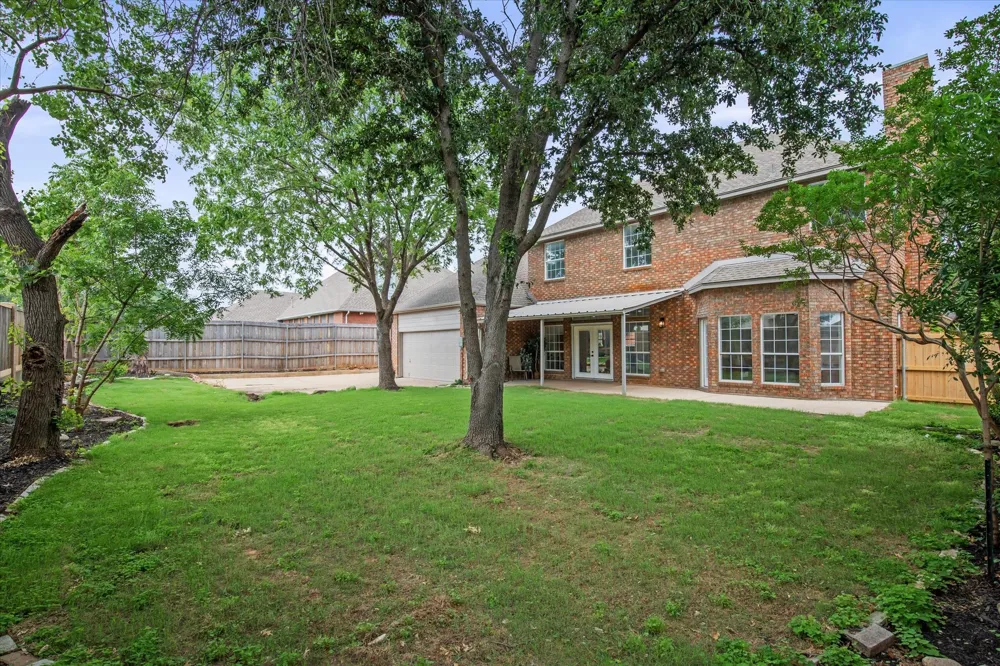 634 Meadowcrest Drive Highland Village, TX 75077