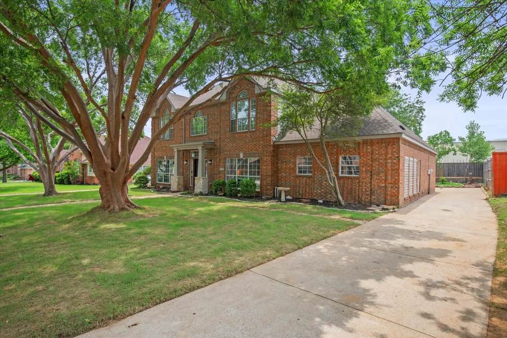 634 Meadowcrest Drive Highland Village, TX 75077