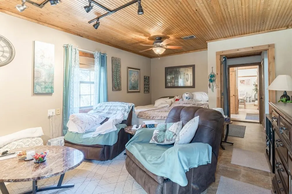 812 An County Road 3194 Frankston, TX 76763