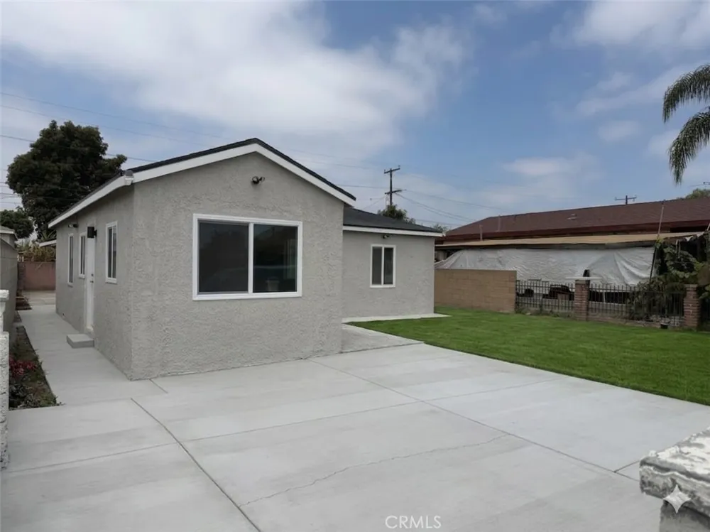 16213 S Thorson Compton, CA 90221