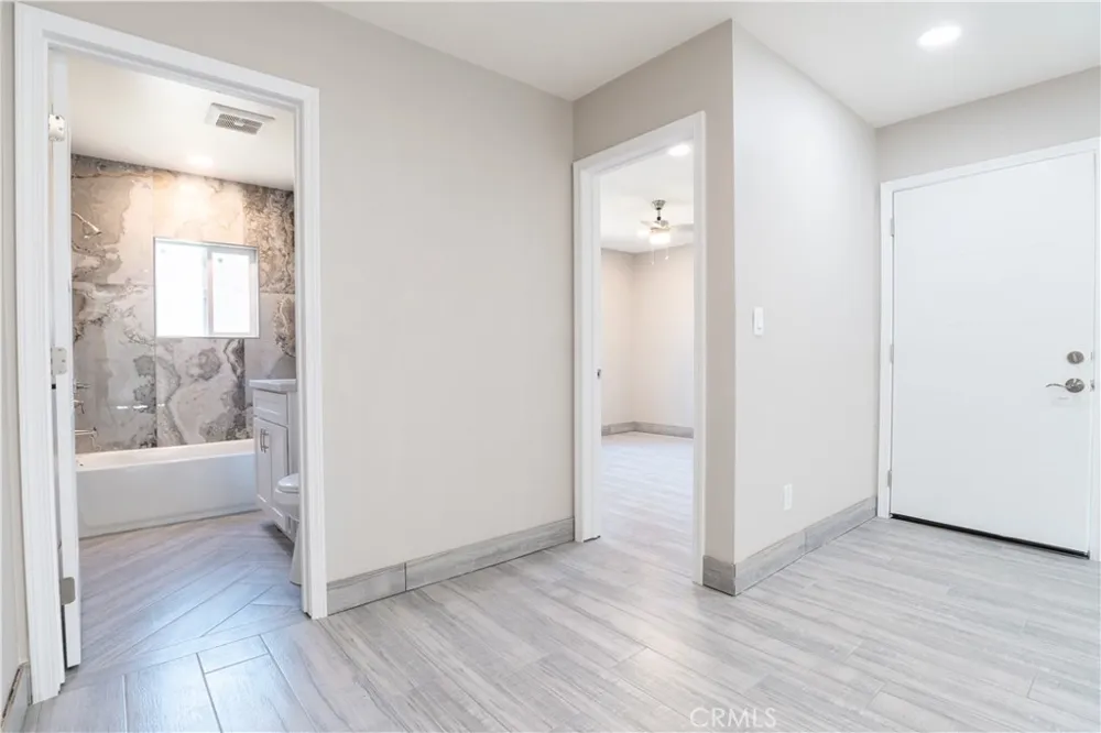 16213 S Thorson Compton, CA 90221