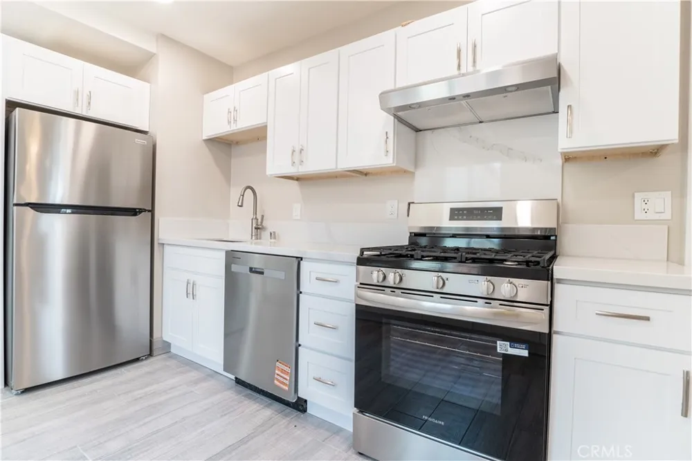 16213 S Thorson Compton, CA 90221