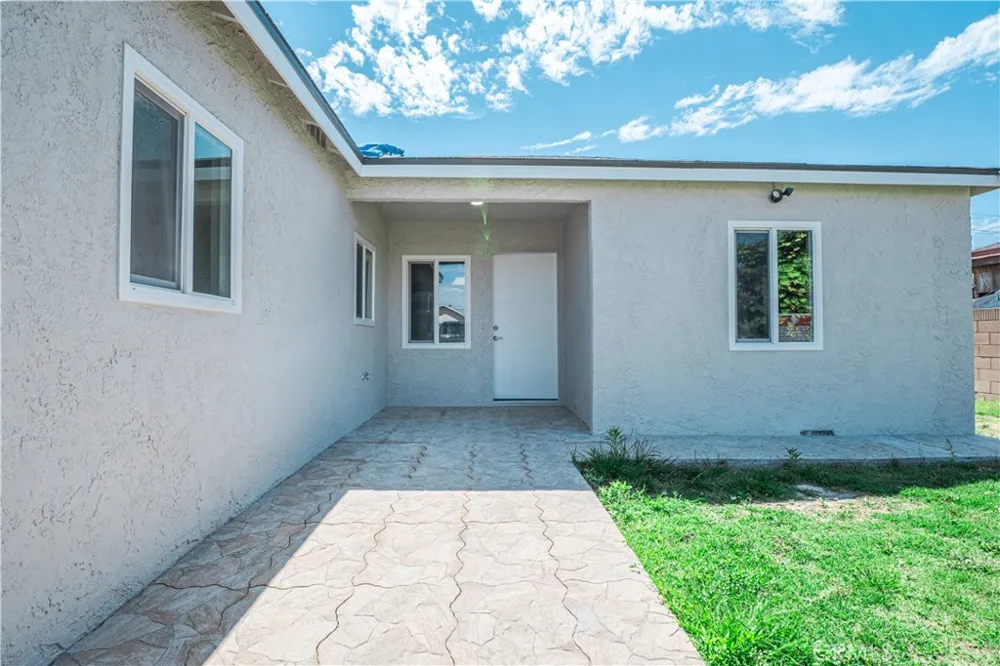 16213 S Thorson Compton, CA 90221