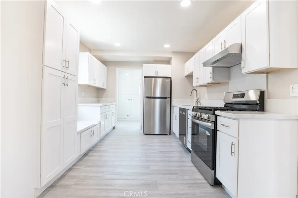 16213 S Thorson Compton, CA 90221