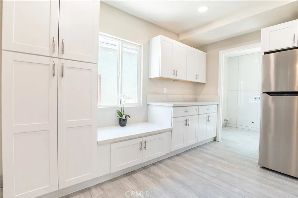 16213 S Thorson Compton, CA 90221