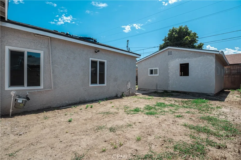 16213 S Thorson Compton, CA 90221