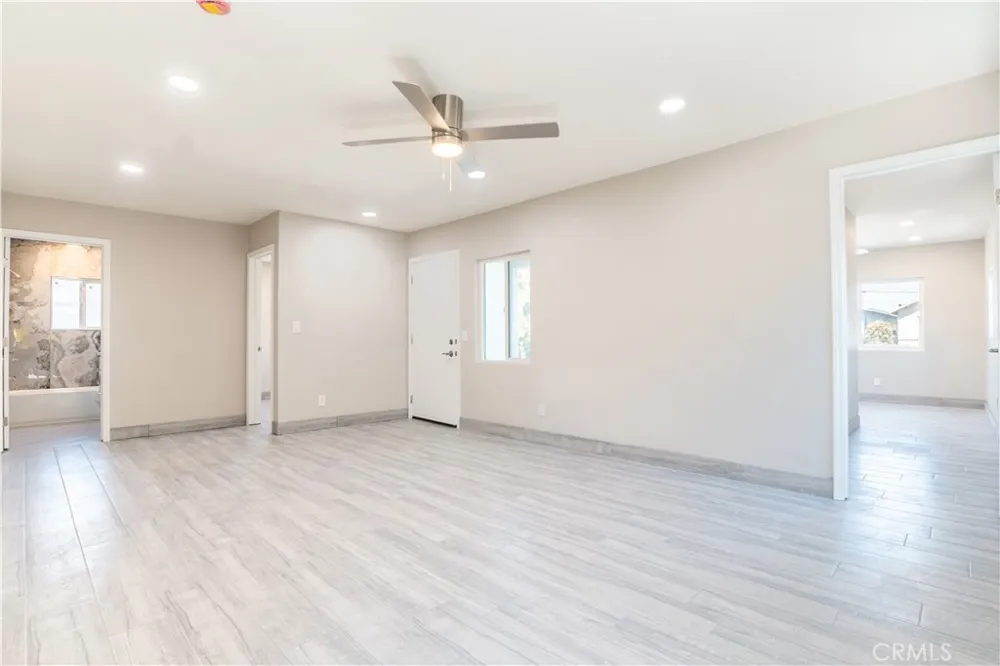 16213 S Thorson Compton, CA 90221