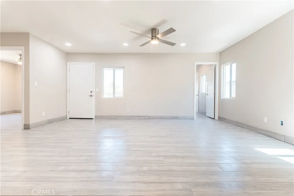 16213 S Thorson Compton, CA 90221