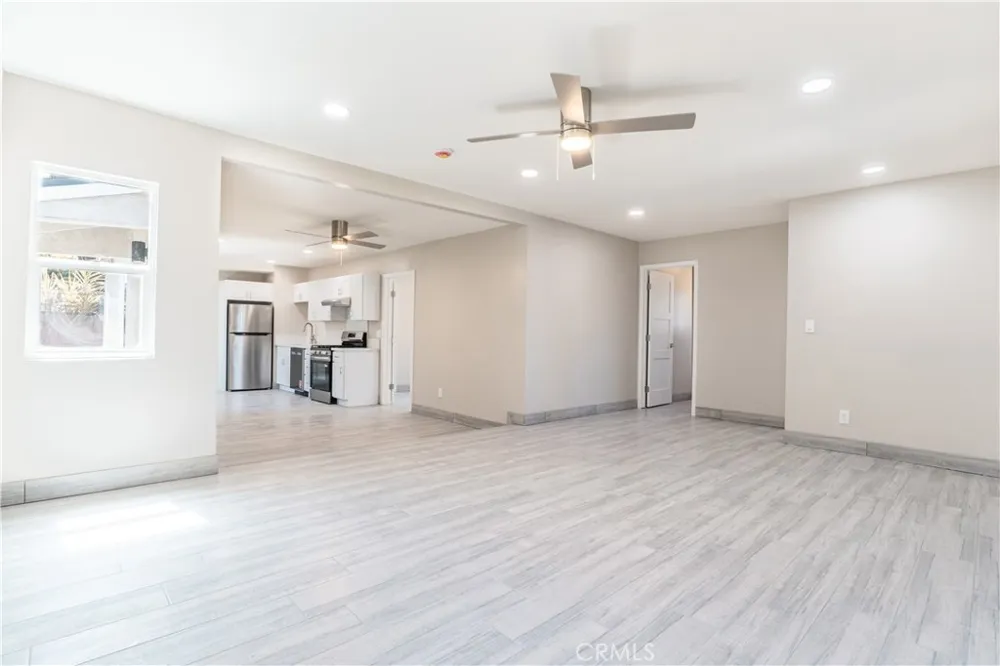 16213 S Thorson Compton, CA 90221