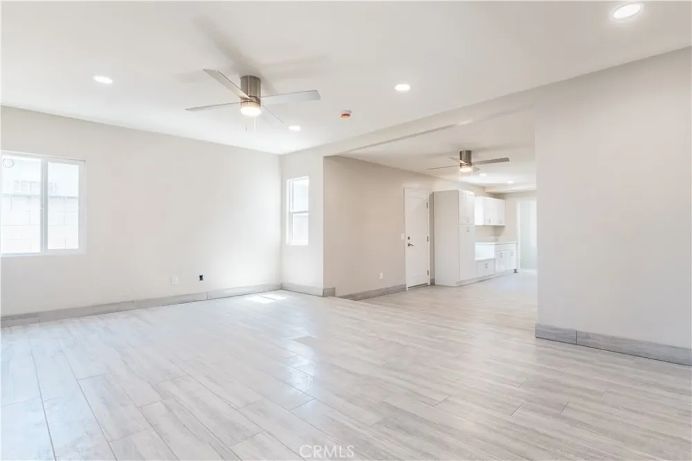 16213 S Thorson Compton, CA 90221