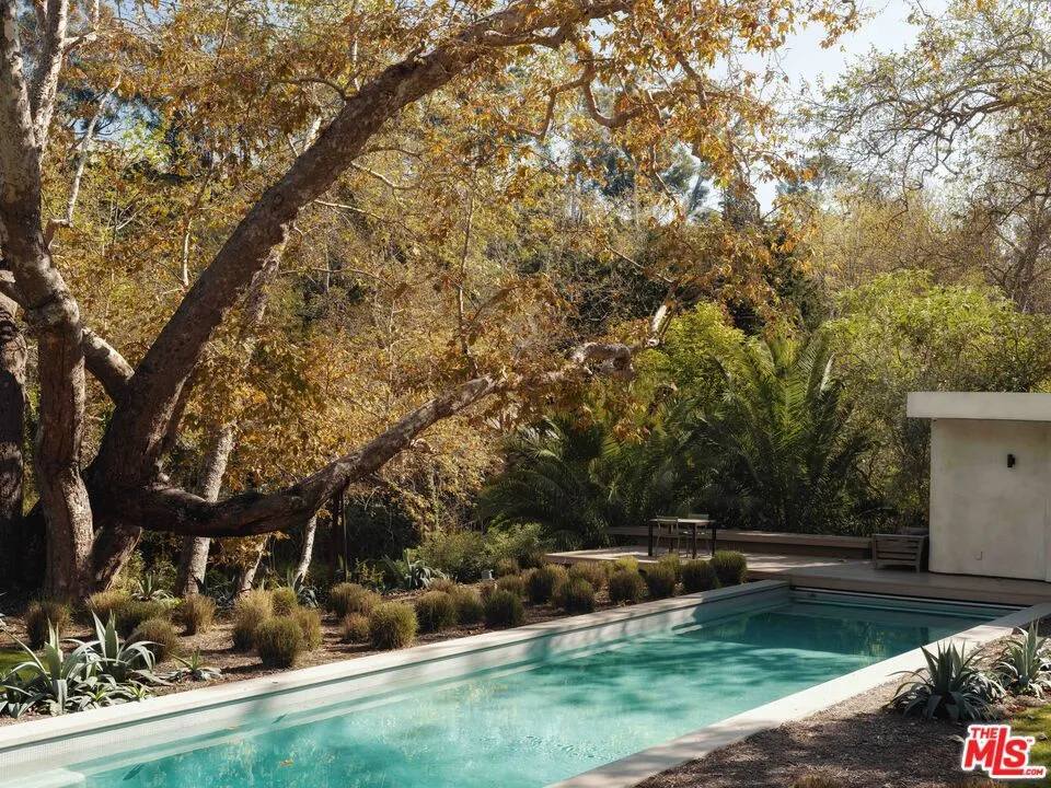 800 Brooktree Road Pacific Palisades, CA 90272