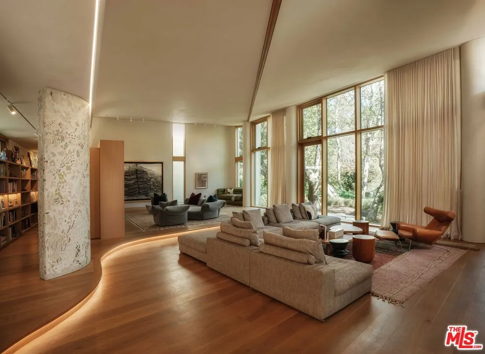 800 Brooktree Road Pacific Palisades, CA 90272