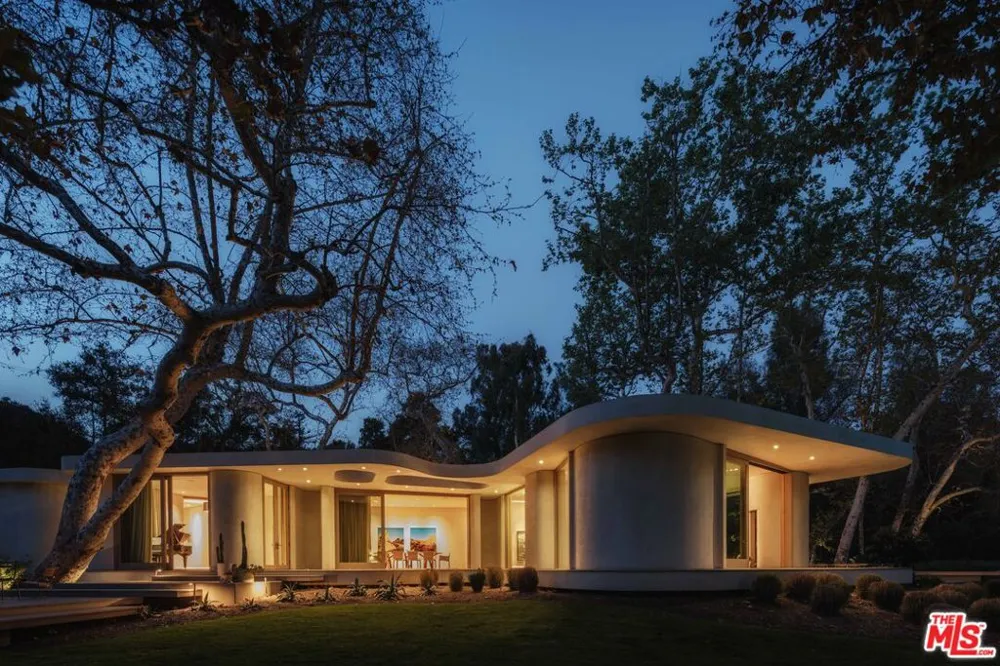 800 Brooktree Road Pacific Palisades, CA 90272