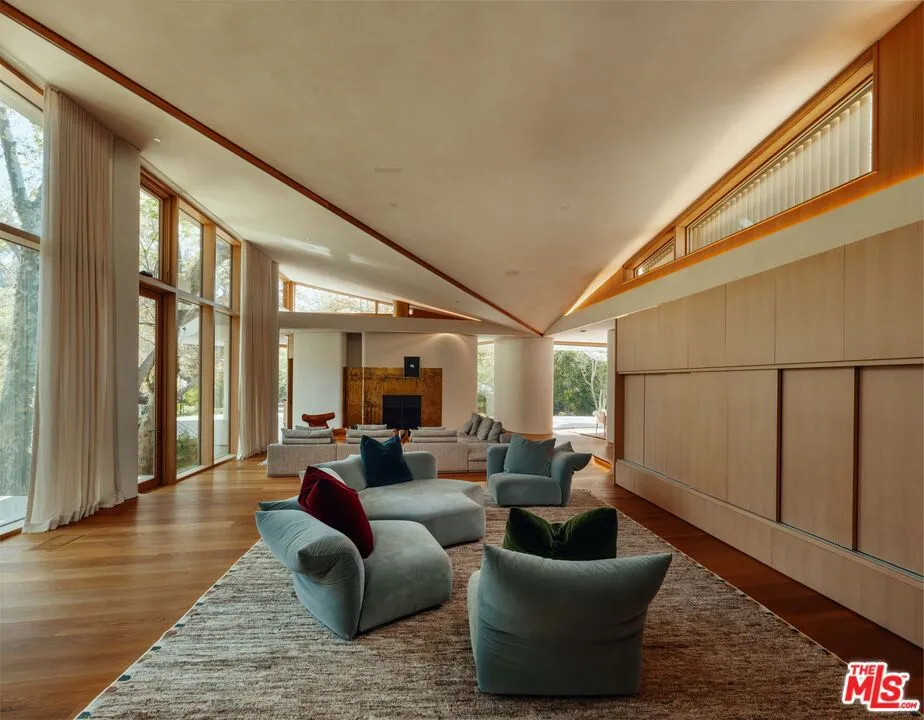 800 Brooktree Road Pacific Palisades, CA 90272
