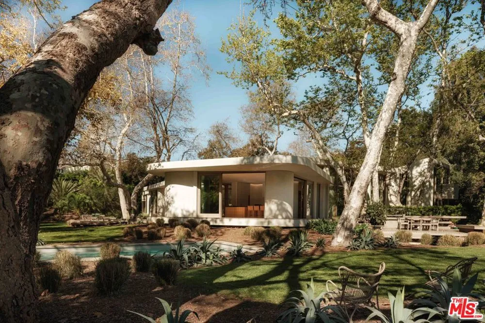 800 Brooktree Road Pacific Palisades, CA 90272