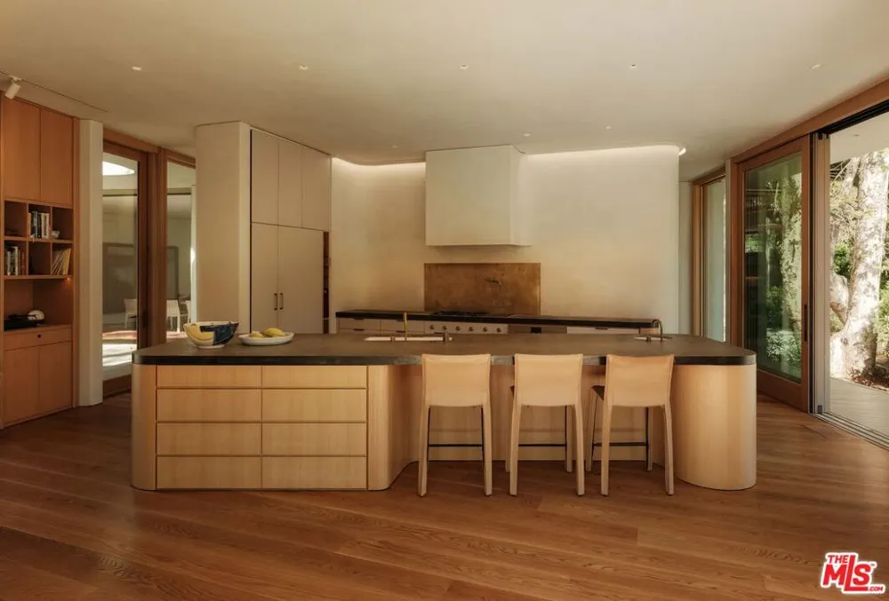 800 Brooktree Road Pacific Palisades, CA 90272