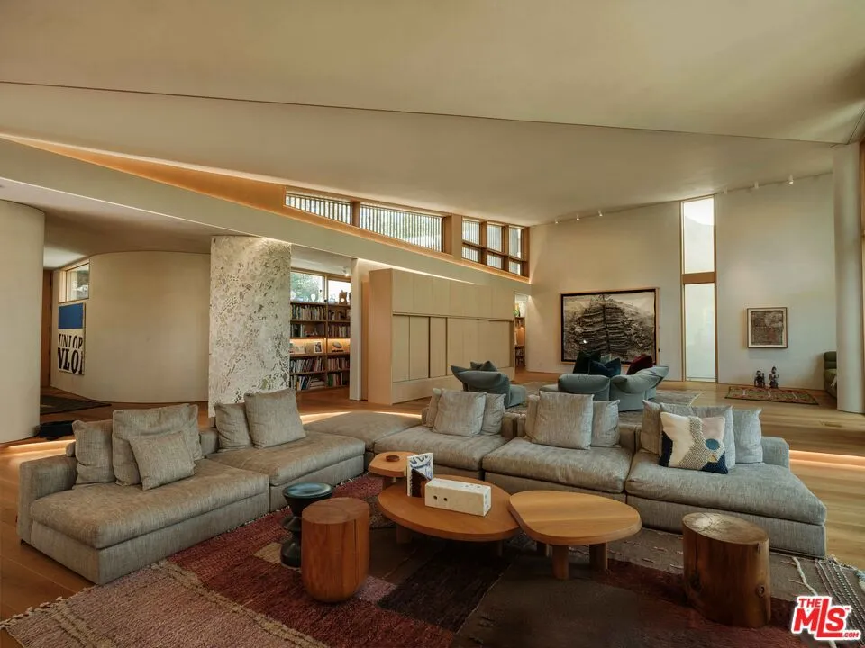 800 Brooktree Road Pacific Palisades, CA 90272