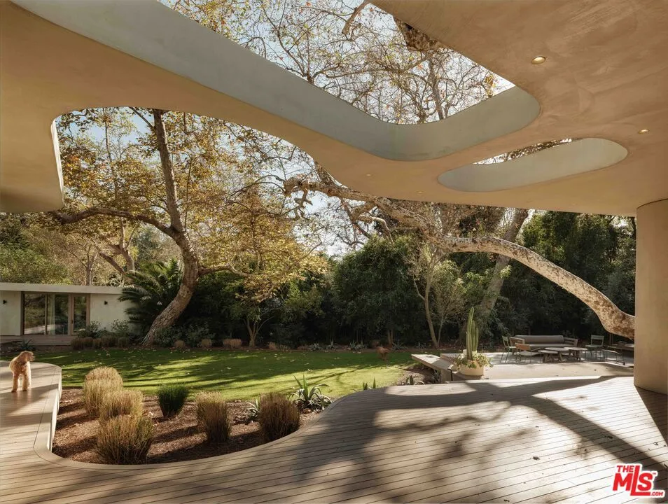 800 Brooktree Road Pacific Palisades, CA 90272