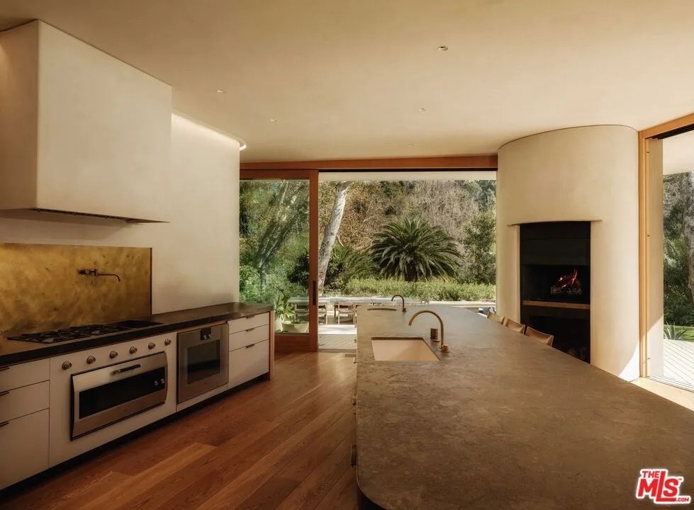 800 Brooktree Road Pacific Palisades, CA 90272
