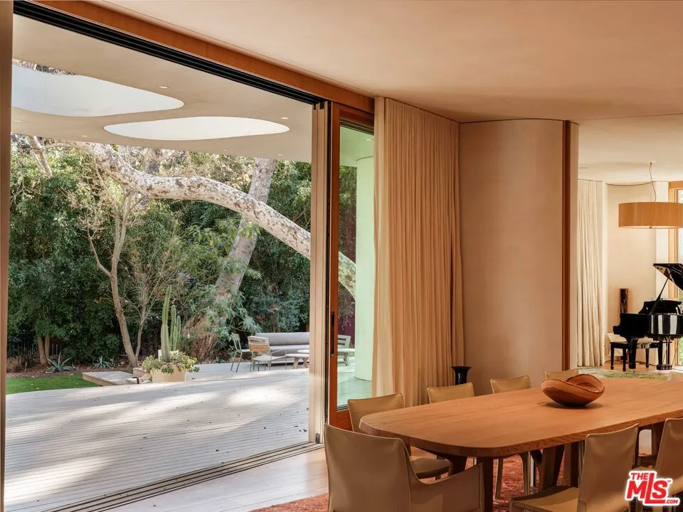 800 Brooktree Road Pacific Palisades, CA 90272