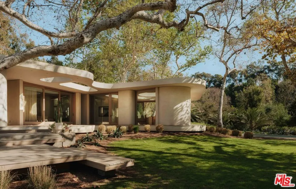 800 Brooktree Road Pacific Palisades, CA 90272