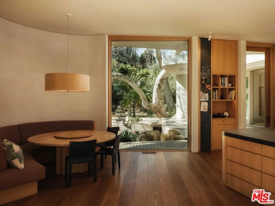 800 Brooktree Road Pacific Palisades, CA 90272