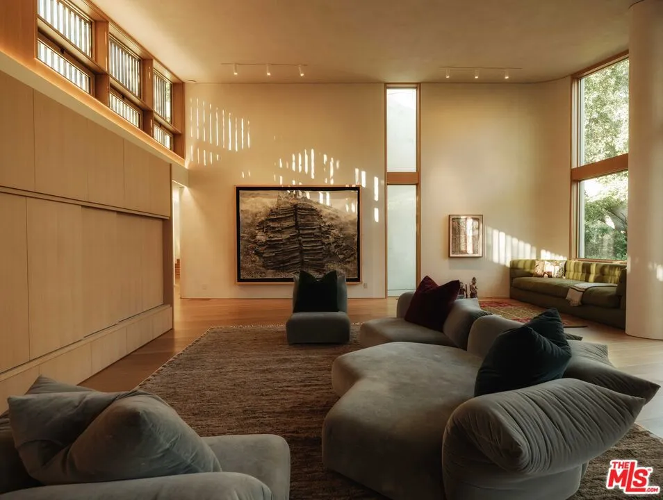 800 Brooktree Road Pacific Palisades, CA 90272