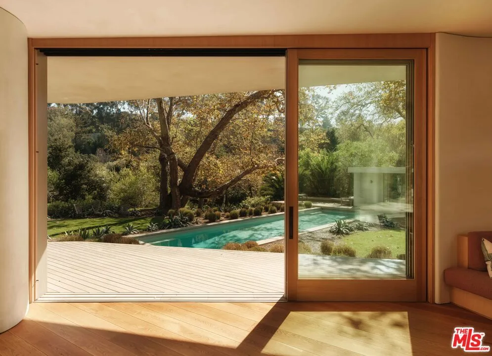 800 Brooktree Road Pacific Palisades, CA 90272