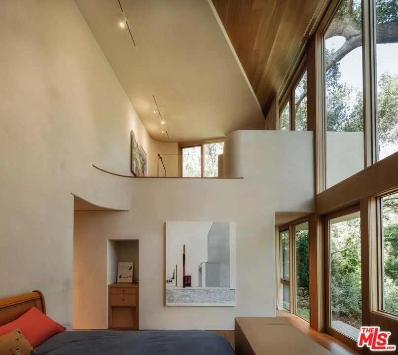 800 Brooktree Road Pacific Palisades, CA 90272
